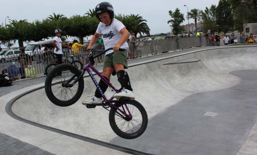 Portonovo inaugura su pista de  skate con un diseño único en Galicia