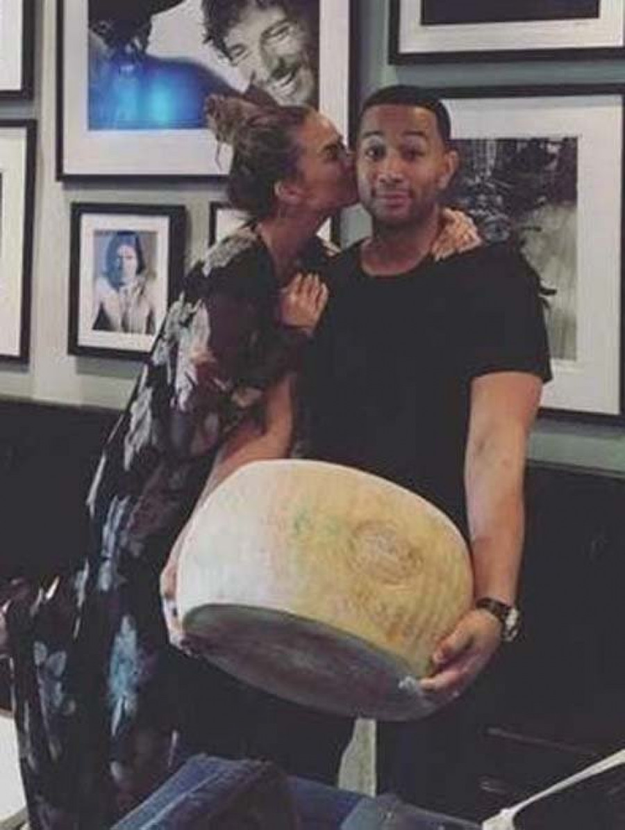 John Legend y Chrissy Teigen serán papás de una niña