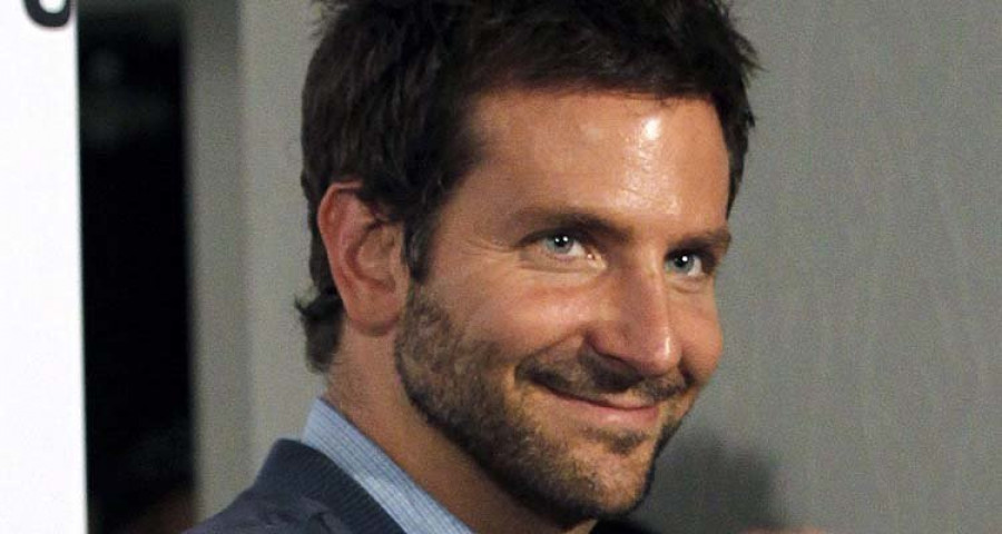 Bradley Cooper está emocionado con las ecografías de su bebé