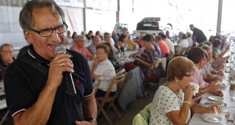 Los vecinos de Castrelo celebran la cosecha con una concurrida comida de confraternidad