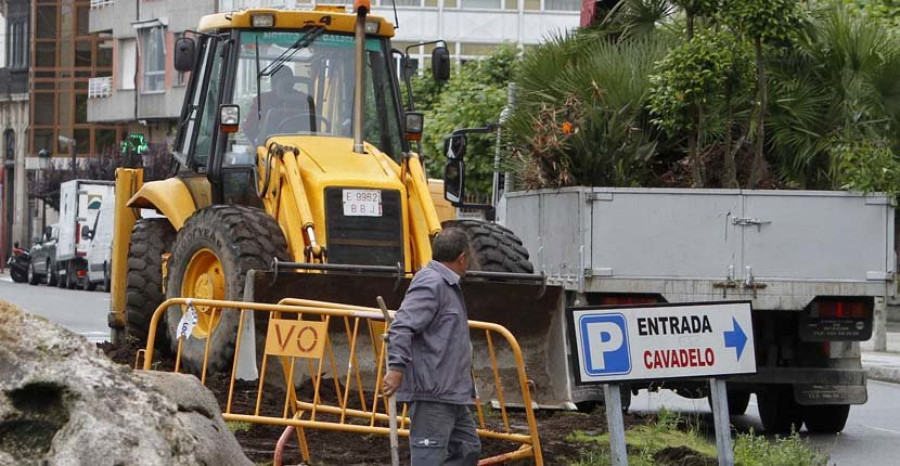 Comienzan los trabajos para despejar la rotonda en la  que se instalará el Obelisco