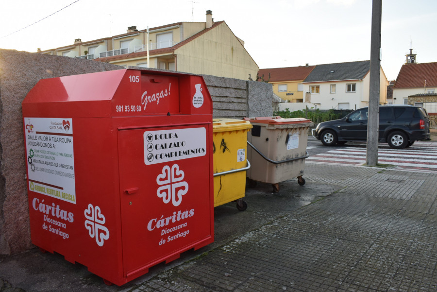 Los contenedores de Cáritas para ropa usada  recogieron 27,5 toneladas durante el año 2017