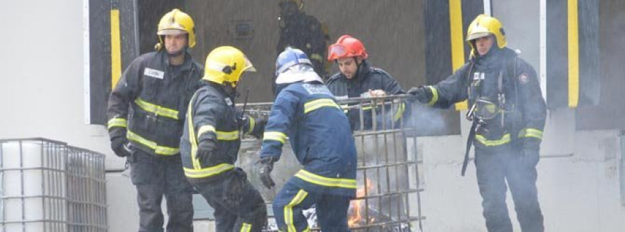 BOIRO-Un incendio con un extraño origen pone en riesgo una fábrica de Omega-3 en Espiñeira