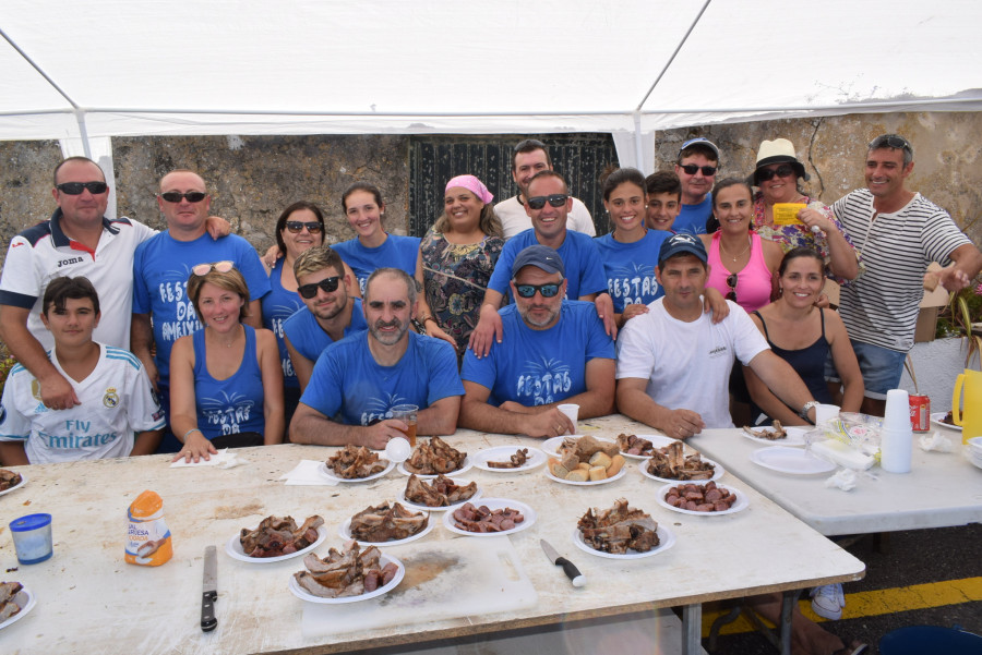 Servidos 300 kilos de sardinas y de jureles y otros 30 de churrasco en la Festa da Ameixida