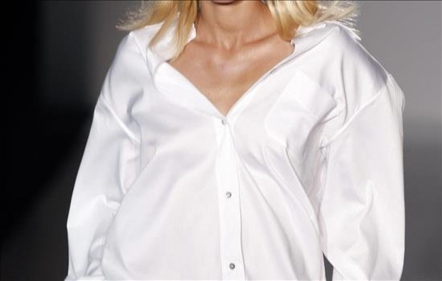 La blusa blanca "repele manchas", lo último en moda inteligente