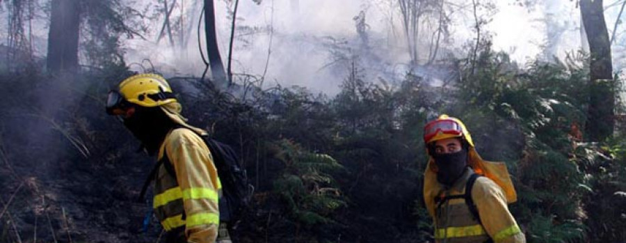 Las llamas devoran montes del Ulla-Umia y Arousa en  una jornada infernal