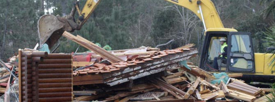 O GROVE-La APLU culmina el derribo de la casa de Reboredo construida sin licencia