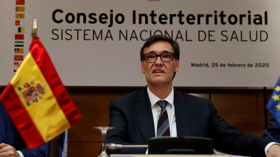 Sanidad acuerda hacer pruebas a pacientes con neumonía y seguirá los casos leves en casa