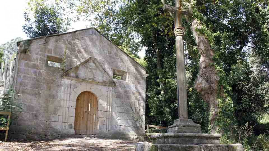 El Concello concede la licencia para  reconstruir la capilla de Cortegada