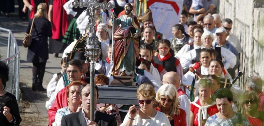 Baión despide sus fiestas con pulpo, procesión y música