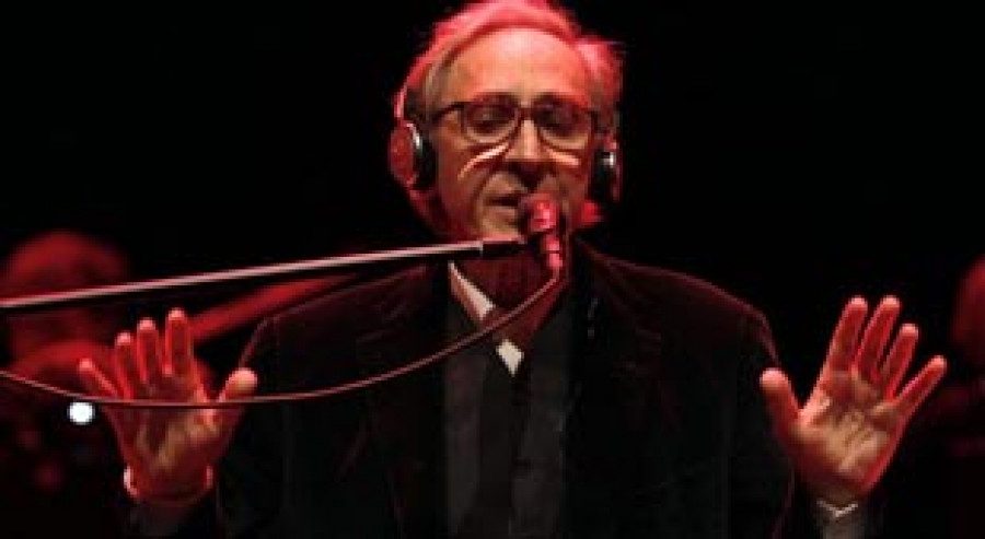 Battiato levanta la polémica en Italia al llamar "putas" a sus parlamentarias