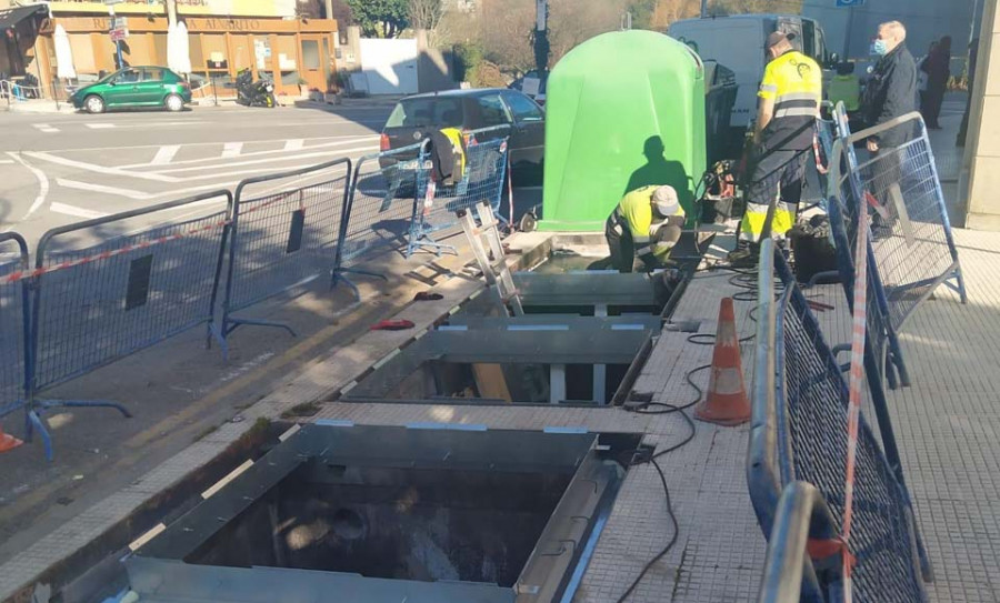 El Concello ultima la instalación de dos islas de contenedores soterrados en calles de Portonovo