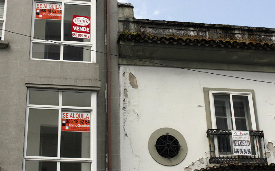 El difícil periplo de encontrar un  piso de alquiler en Vilagarcía para todo el año