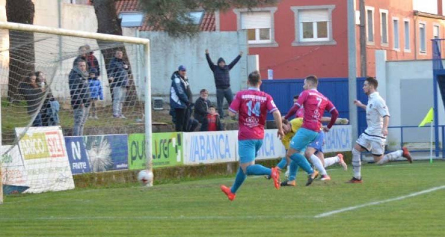 El Boiro encaja ante el líder Compostela su tercera derrota consecutiva