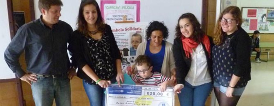 El IES Cotarelo recauda 840 euros para comprarle un andador a un niño