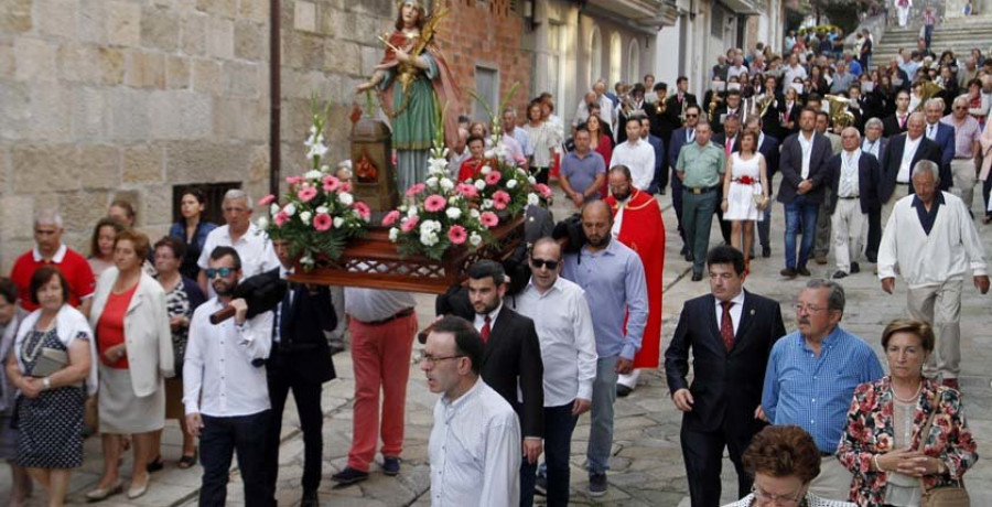 Santa Mariña triunfa con 
su procesión 
y el altruismo de “Manso 
e Amigos”