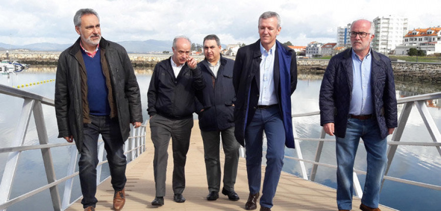 Vilanova.- La Xunta estrena un sendero litoral y un pantalán en la zona portuaria de A Basella