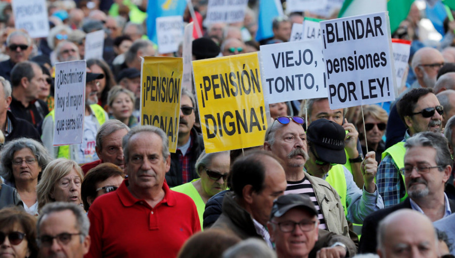 España invierte en las pensiones 
más de la mitad del gasto social
