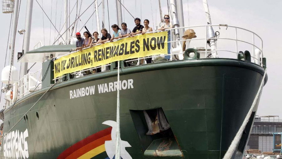Greenpeace valora fondear el “Rainbow Warrior” en Vilagarcía y utilizar lanzaderas