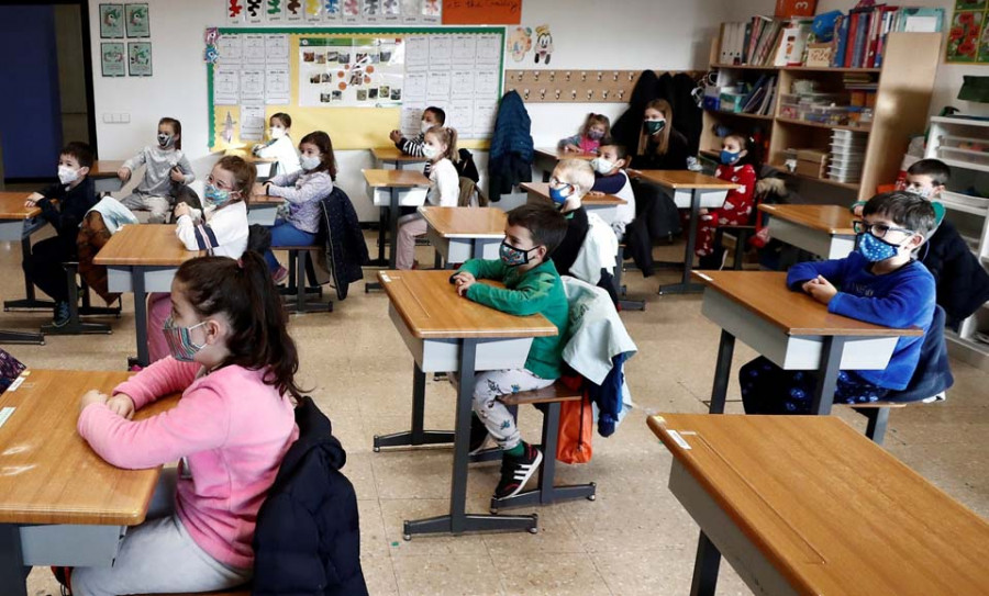 Galicia retoma el curso con 1.033 positivos, 187 más que antes de las navidades