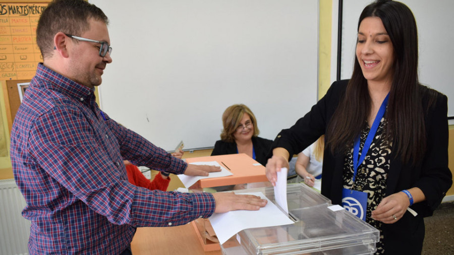 Mariola Sampedro, del PP, reconoce que no lograron los votos esperados y que van a por la remontada