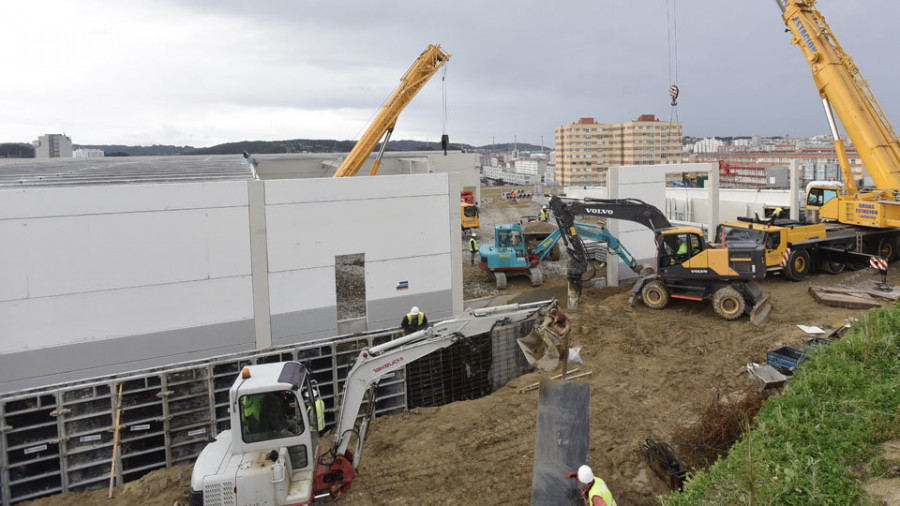 El que será el primer negocio del Ofimático acelera sus obras para atender a los residentes