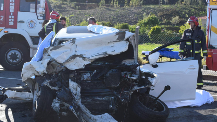 A Pobra decreta un día de luto oficial por el accidente que acabó con la vida de una pareja