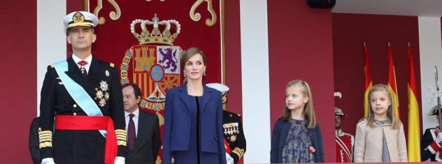 El rey preside el último desfile militar del 12 de octubre de la actual legislatura