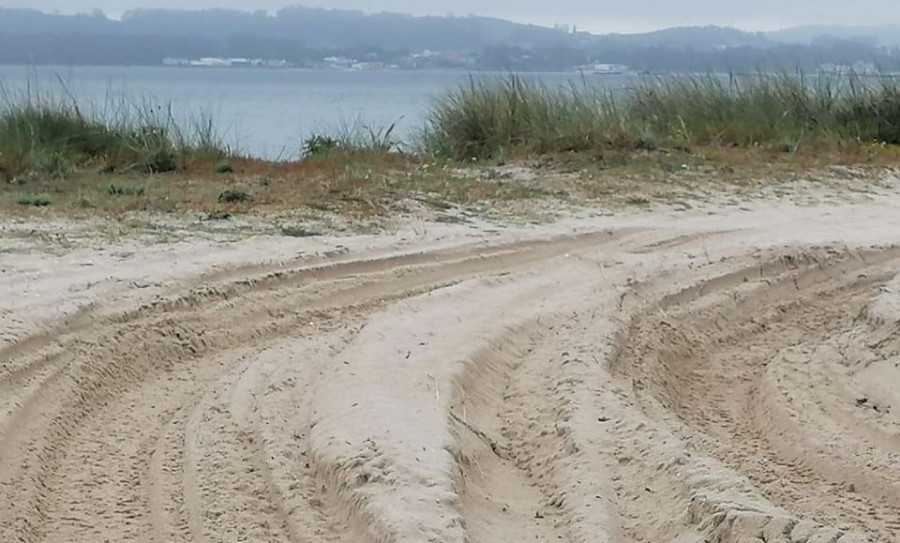 A Illa cambia un paso de coches autorizados en O Carreirón para la recuperación de una zona dunar