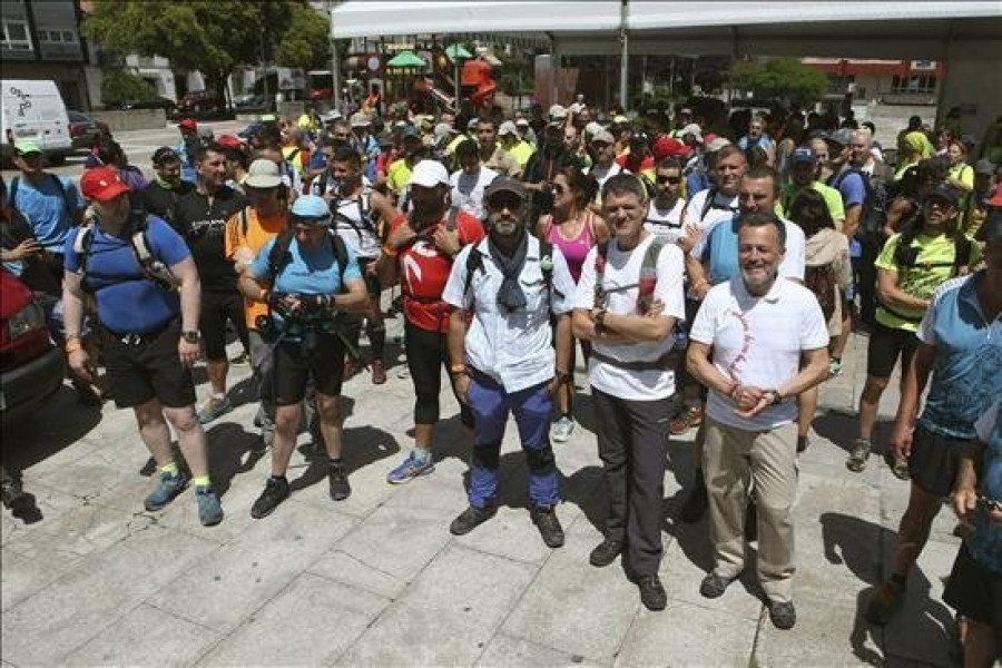 Agustín Hernández participa en la primera caminata de 100 km a pie en Galicia