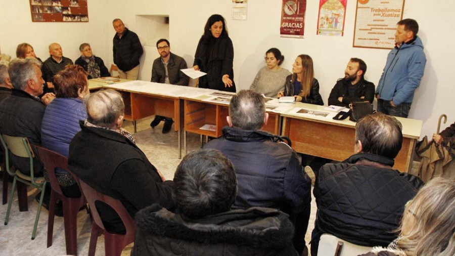 Vecinos de San Martiño votan a favor de retomar el proyecto de la rectoral