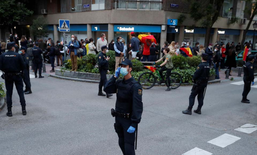 Díaz Ayuso defiende que los madrileños salgan a protestar un “ratito” por las tardes