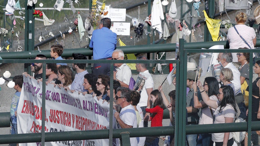 Las víctimas del Alvia denuncian el “ninguneo” político tras siete años