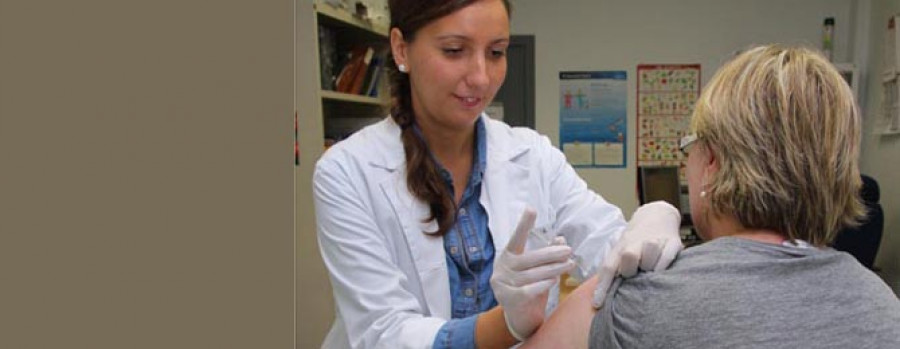 La campaña de vacunación contra la gripe comienza con una llamada a evitar las aglomeraciones