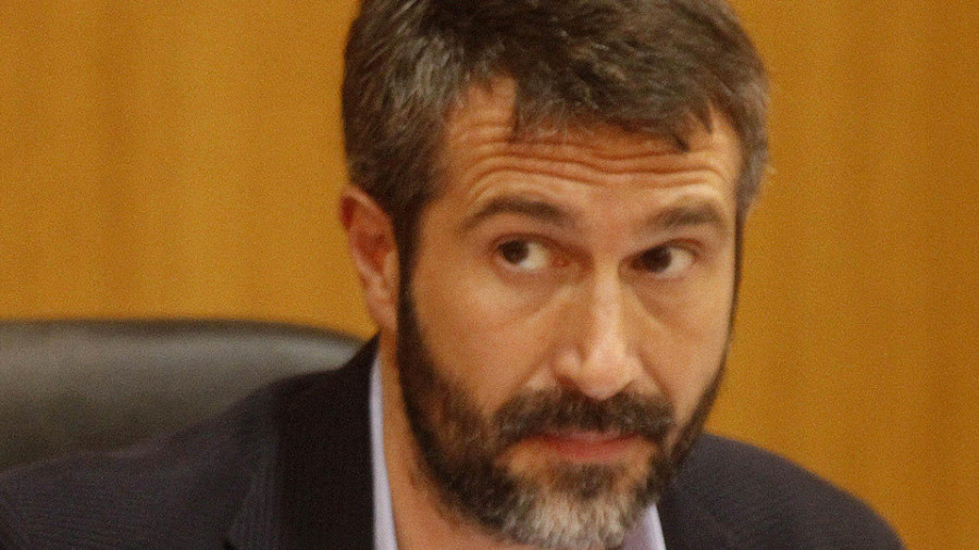 Varela defiende la colocación del transformador en un búnker soterrado bajo la guardería de Vilaxoán