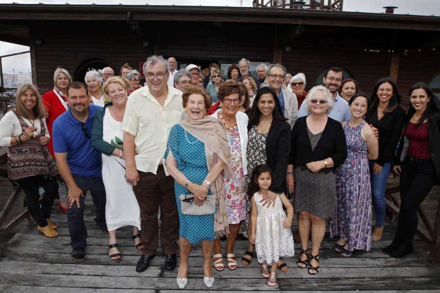 La vilagarciana Purificación Ramos cumple 100 años rodeada de su familia