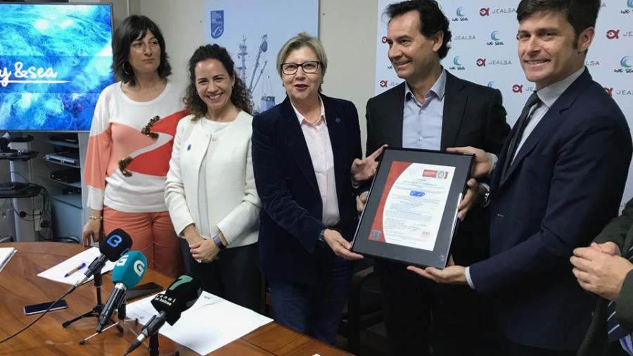 Rosa Quintana entrega a Jealsa el distintivo MSC de pesca sostenible