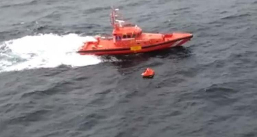BOIRO - Rescatan en aparente buen estado a tres tripulantes de un pesquero que se hundió a cerca de de Cabo Prior