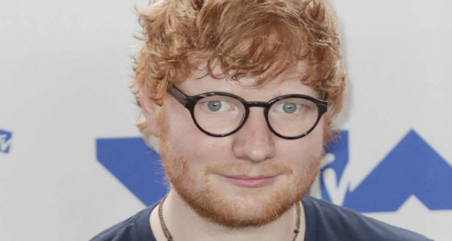 El cantante Ed Sheeran se rompe el brazo en un accidente de bicicleta