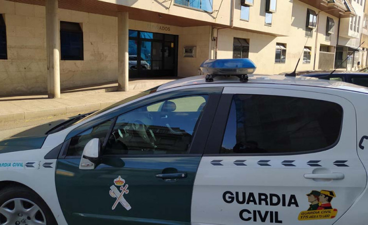 La Guardia Civil sorprende in fraganti a un hombre de A Pobra cuando iba a robar en un coche