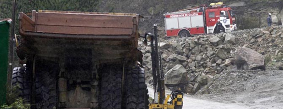 Una losa de casi 100 toneladas sepultó al trabajador muerto en la cantera de Saiar