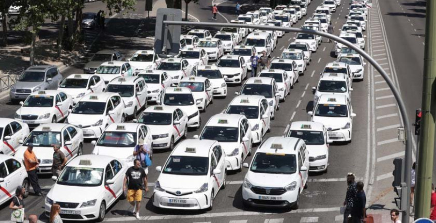Los taxistas mantienen la huelga tras ver insuficiente la solución de Fomento