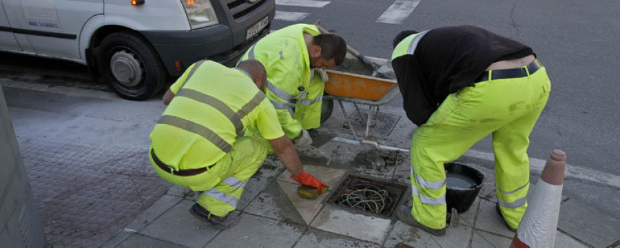 Ribadumia instala fibra óptica para reactivar la wifi pública en Barrantes