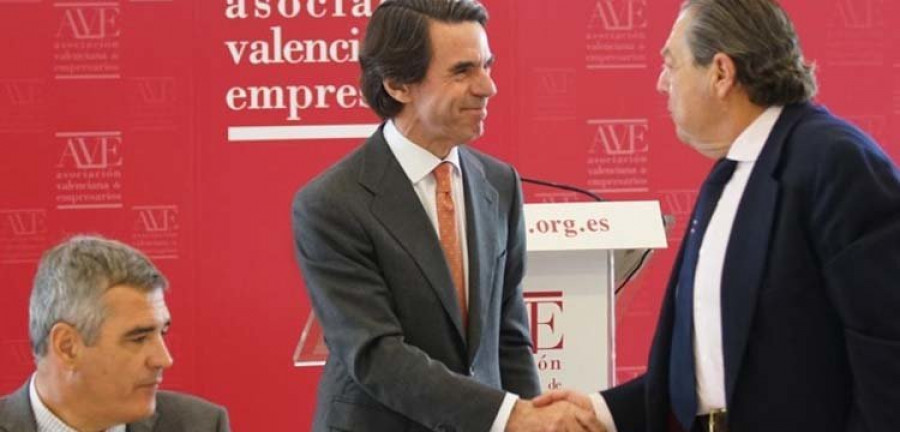 Aznar se cuestiona la nueva política económica del Gobierno de Rajoy