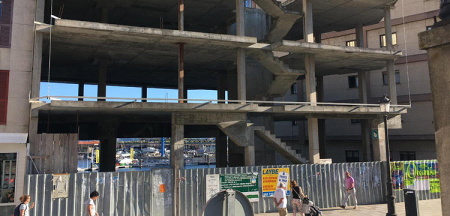 Un anuncio tapará el esqueleto del edificio de la Avenida de Madrid