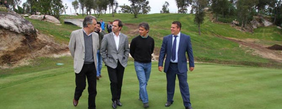 El campo de golf de Rubiáns incumple los requisitos de la autorización de la Xunta