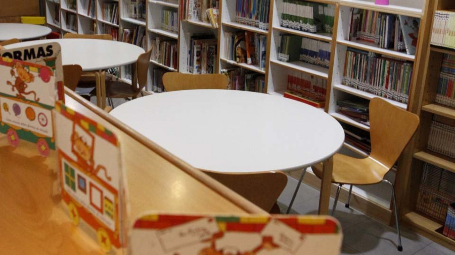 Ravella asegura que busca alternativas a las deficiencias del área infantil de la biblioteca