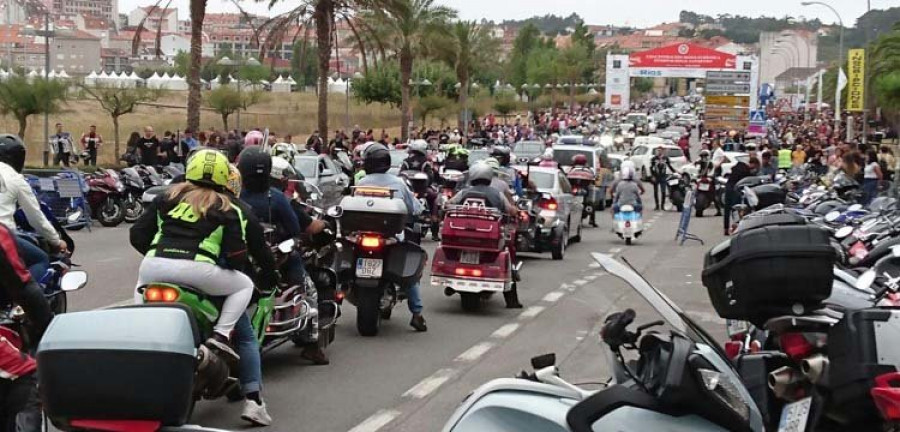 Las motos abarrotan Baltar y pulverizan la cifra de los 13.000 participantes