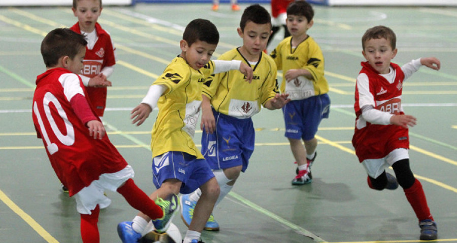 El V Torneo Indoor AF7 reúne a cincuenta equipos en Fexdega