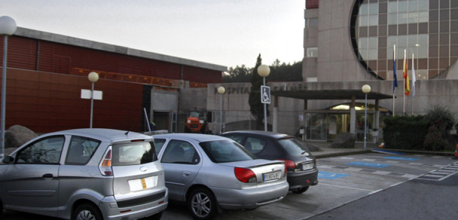 Protección Civil rescata a un bebé encerrado en un coche